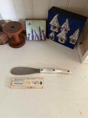 Cutco White Handle Spreader Knife - White